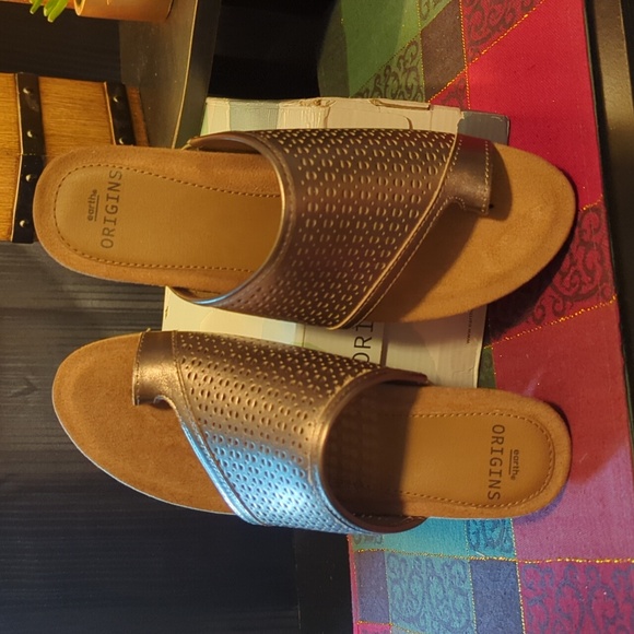 Earth Origins Pearl wedge sandals Women's 8 M Gold Metallic leather NEW NWB - Picture 2 of 10